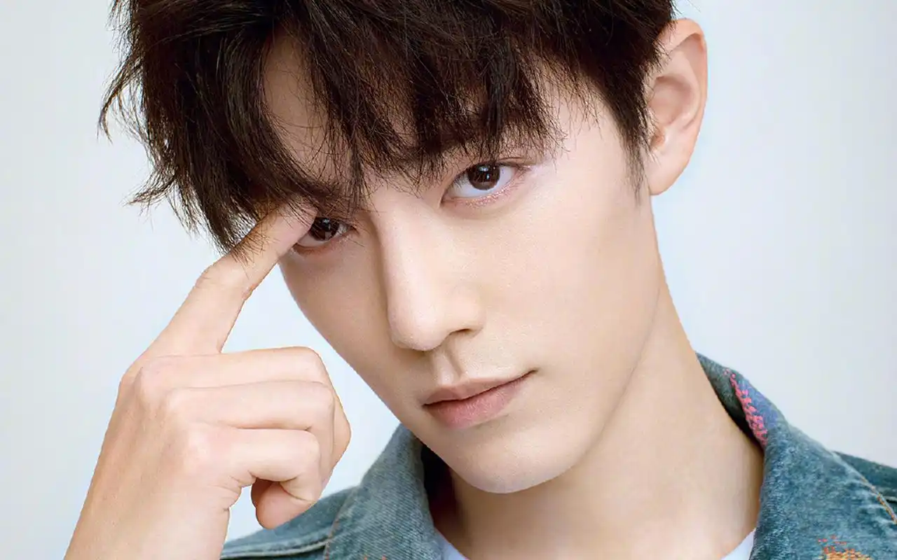 肖战帅气写真图片桌面壁纸-大陆明星-手机壁纸下载-美桌网