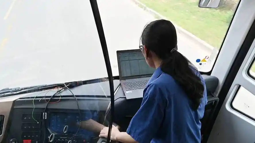 致敬最美科技工作者赵苗苗聚焦智能网联赋能汽车产业转型升级