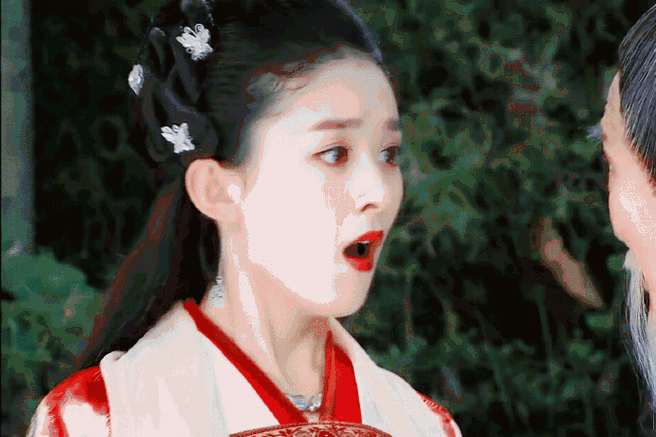 赵丽颖嘟嘴侧颜照