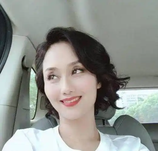 "儿子"是当红巨星,女儿是世界冠军,54岁的她才是真正人生赢家_李颖