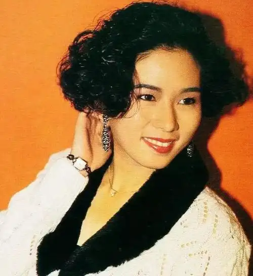 罗慧娟个人资料照片(红颜薄命罗慧娟:向周星驰求婚被拒,33岁意外失聪