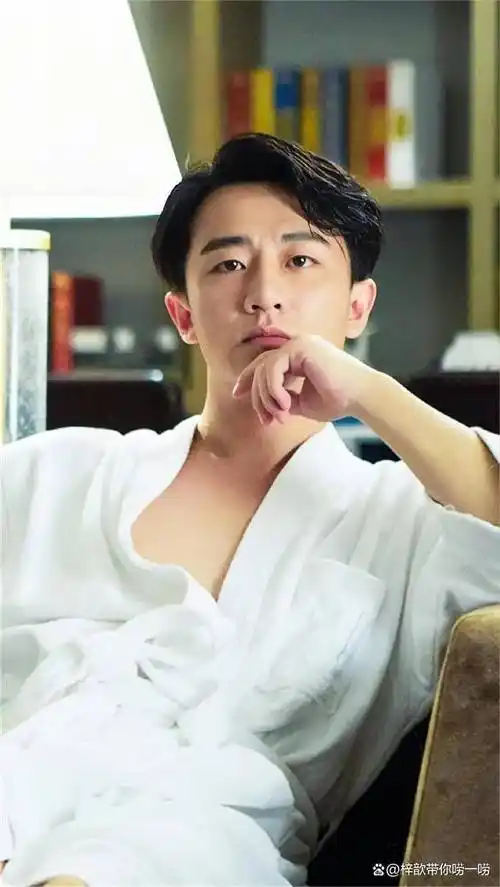 不拍戏就"消失",如今38岁的黄轩,已走上了男演员的另一条大道_角色