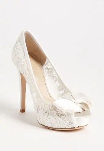 优雅白色蕾丝婚鞋 圆你公主梦