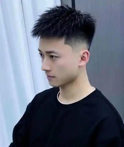 流行的男生烫发,渣男锡纸烫,蝴蝶烫帅气无比_发型_自然_脸型