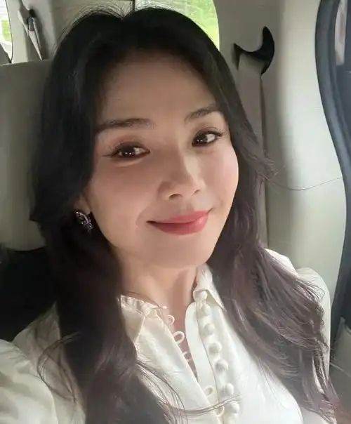 刘涛近照变化大网友感觉像是变了一个人被质疑是不是整容了