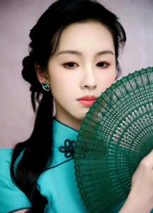 陈都灵国风造型##陈都灵五四晚会国风造型