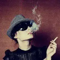 霸气吐烟图片_微信头像图片大全
