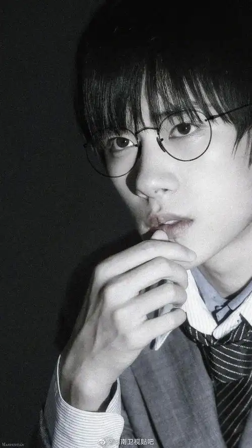 易烊千玺眼镜杀合集 绝世魅力狙击你的心