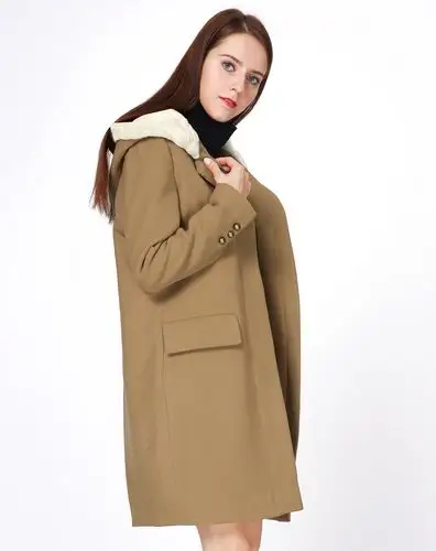 深驼色简约时尚女士保暖大衣