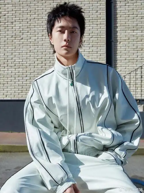 王一博看秀松弛感