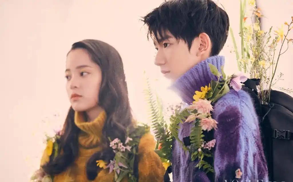 欧阳娜娜和王源时尚大片,同穿"情侣装"太甜了,少男少女真养眼