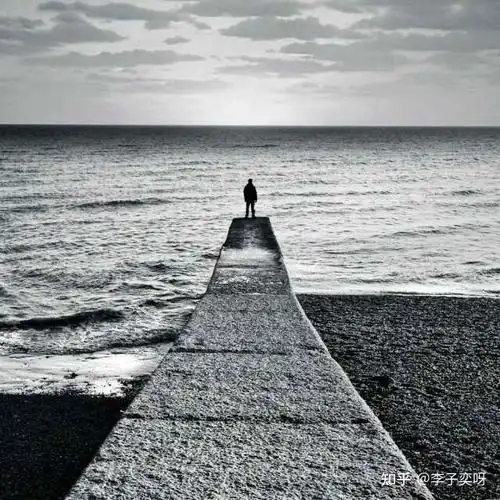 忍,忘掉一个关系密切的人很难,可以说正常情况下不可能,尤其是有时候