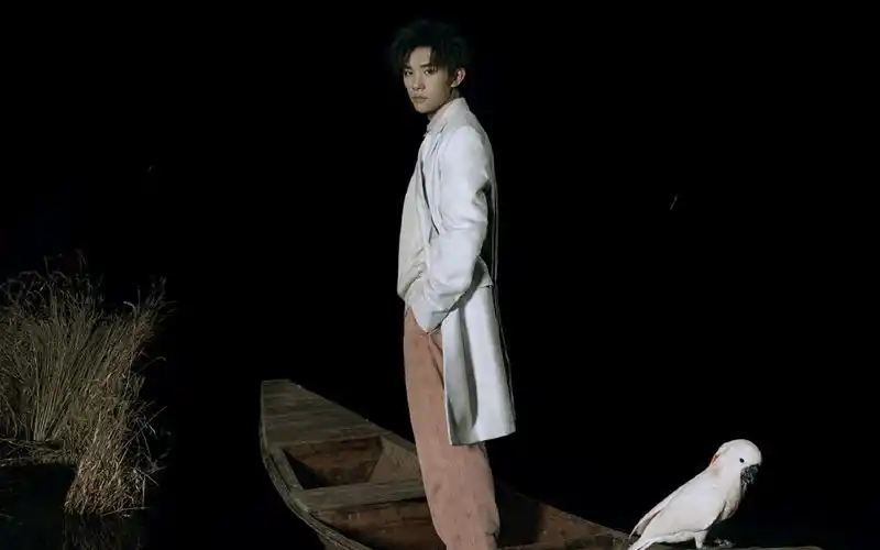 易烊千玺尼龙杂志写真高清壁纸