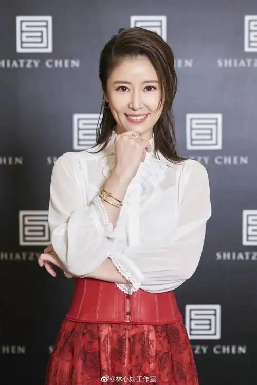 林心如衣品真让人佩服,46岁穿出30岁的感觉,中年女人都该学学插图1