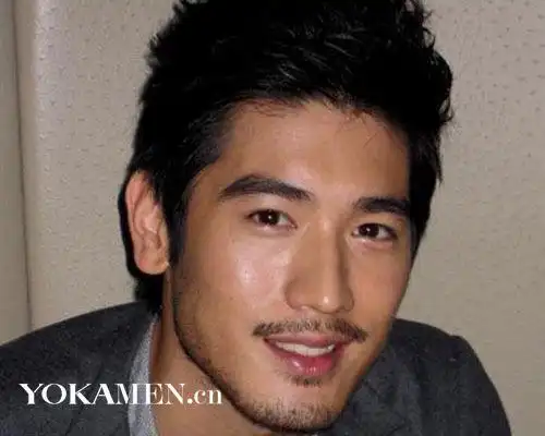 蓄胡限制:和青皮胡正好相反,蓄络腮胡脸上就切不可再有一丝青涩的痕迹