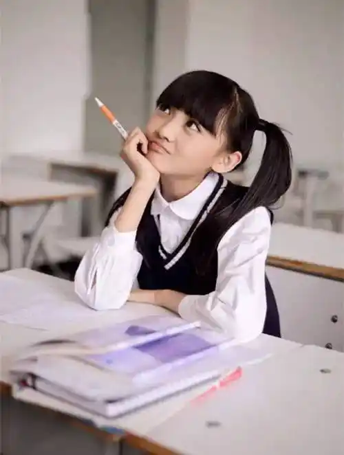 素颜,不p成蛇精脸的照片甚至连平时穿得衣服都和邻家小妹妹没什么两样