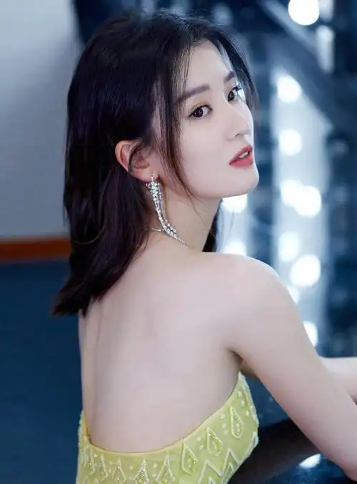 乔欣晒夏日美照条纹衫配牛仔裤清新减龄这腿我爱了