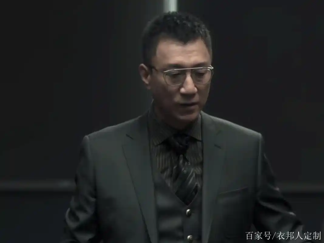 扫黑风暴孙红雷造型盘点:高质量大叔穿搭指南