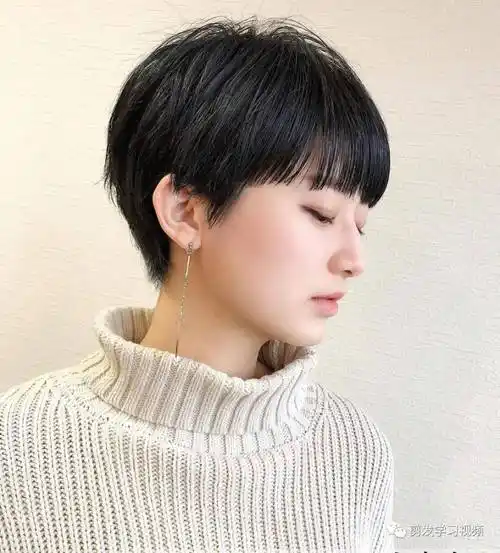 超短发女孩