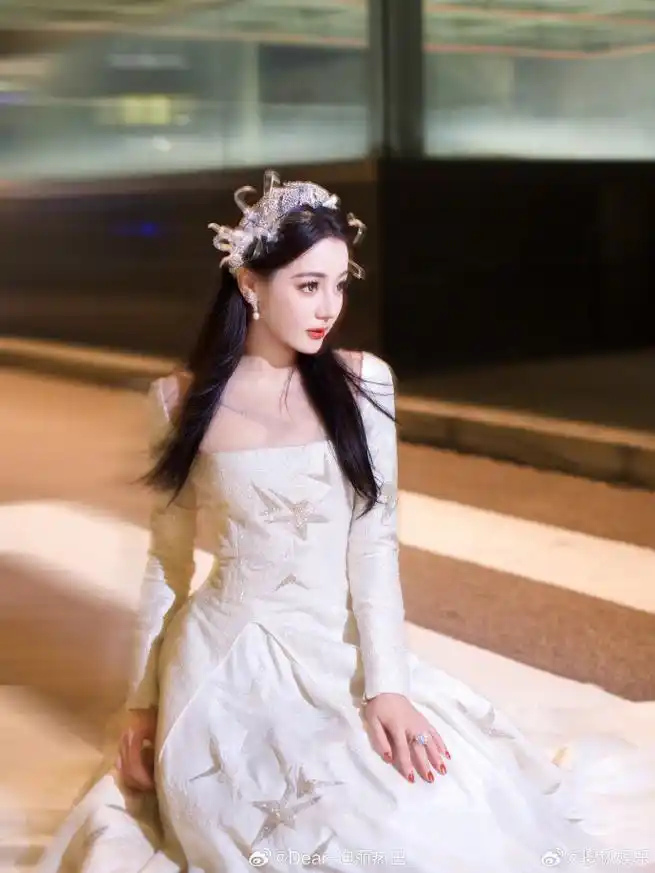 黄景瑜前妻回应点赞迪丽热巴相关