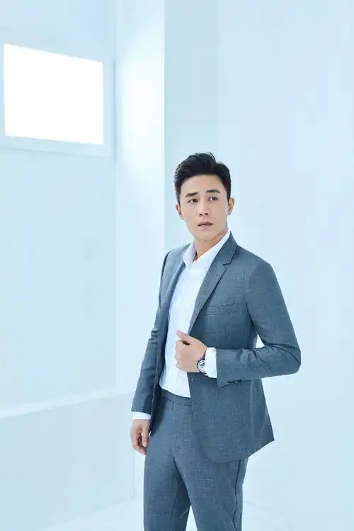 简介:杜淳西装时尚杂志写真帅气高清图片,分享一组杜淳图片给大家,图