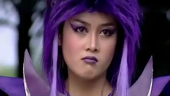 巴啦啦小魔仙黑魔仙小月放出蜂王攻击魔仙小蓝打斗场面真好笑