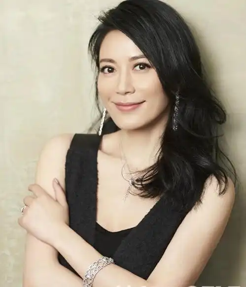 俞飞鸿47岁还是单身被男主持问生理需求霸气回应男主持羞