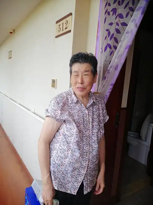 五季养老院五楼和612老人生活照,8月16日.