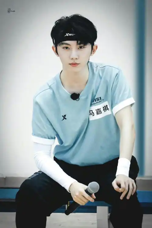 马嘉祺 全员加速中##时代少年团运动风造型路透