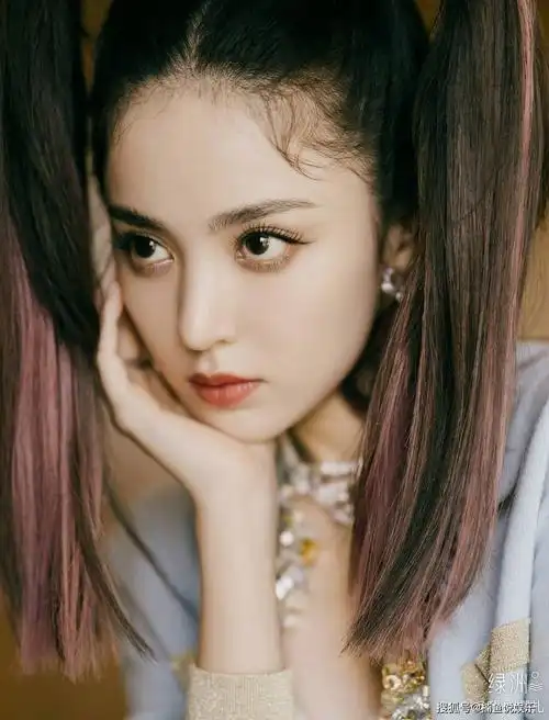 古力娜扎真漂亮,扎双马尾甜酷十足,29岁轻熟女嫩回18岁