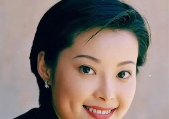 在徐威身边的女孩也是有很多,而徐威选择了袁立,袁立年轻的时候大家