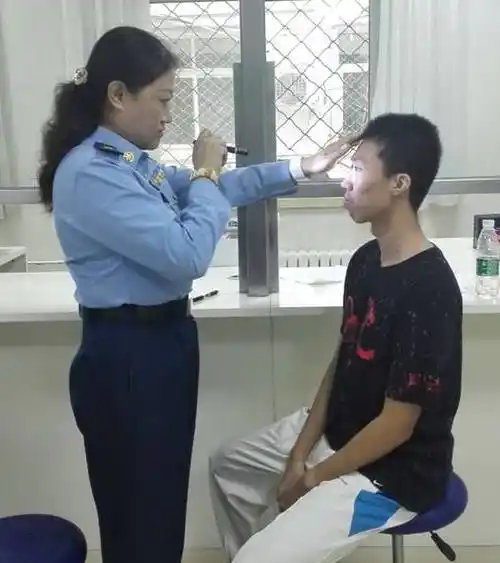 空军招飞启动 报名人数增5倍