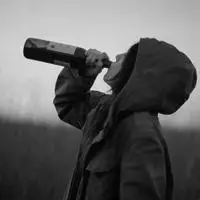 喝酒头像男生 爱喝酒的伤感男士头像_微信头像图片大全