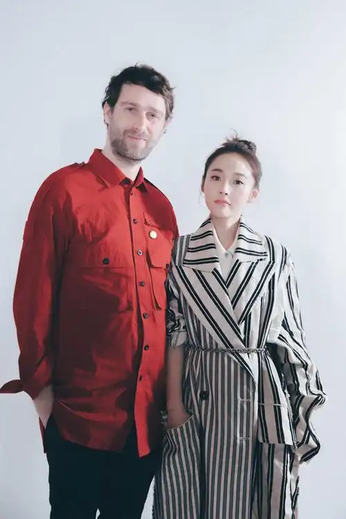 张佳宁巴黎时装周释放时尚表现力抽象碰撞印象