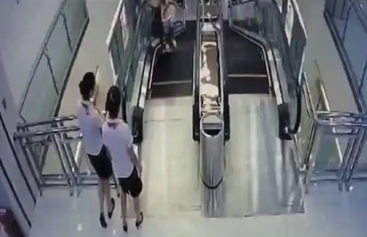 又想起2015年,震惊全国的"湖北电梯吃人事件"  真的不要踩第二块贪邋