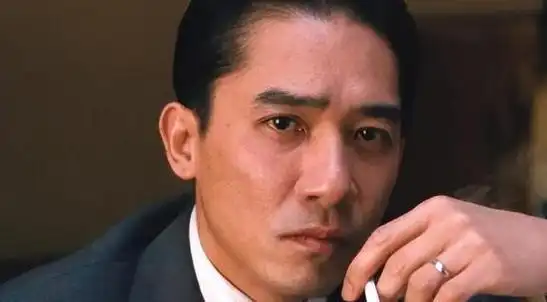 娶了"美艳港姐"刘嘉玲,却久居日本的梁朝伟,如今怎样了?