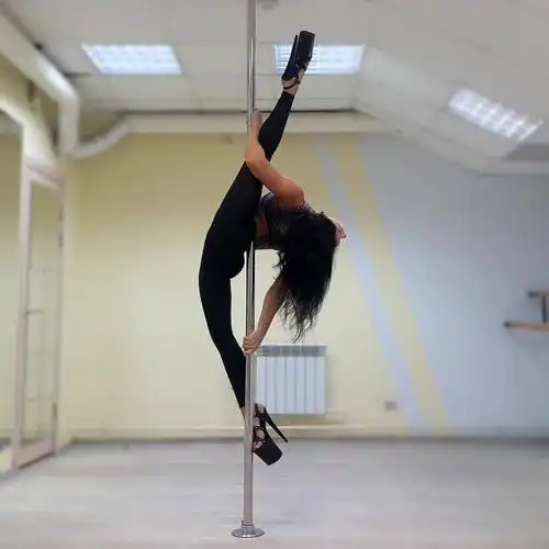 学习李沁运动瘦身法,一个月瘦下来很轻松|体式|李沁|一字马_新浪新闻