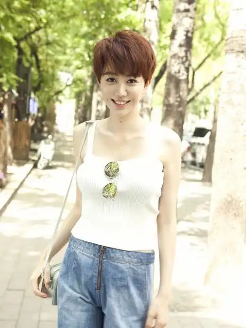 从#花样姐姐 开始有点名气,可惜都啥没人提名她一下.