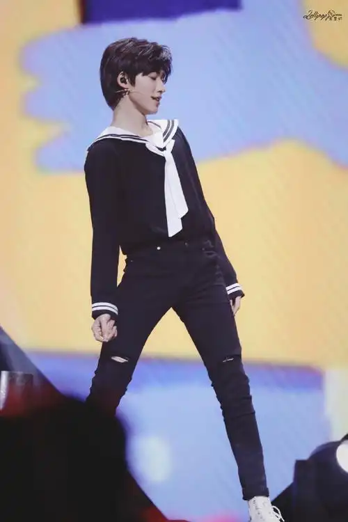 让人无法抵抗的漫画腿#来看看宋亚轩令人叹服的又长,又直,又白的腿吧