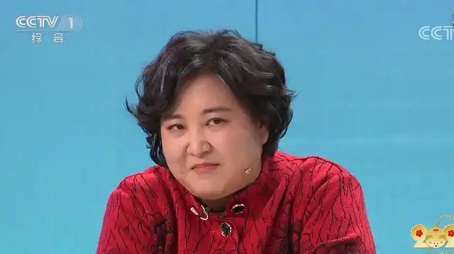春晚贾玲的表情是看点,观众的笑脸胜过节目独占鳌头