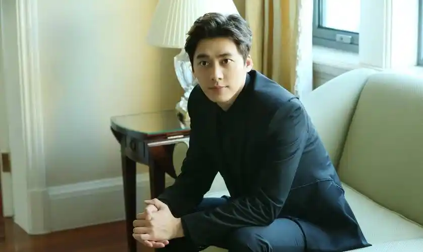 李易峰是谁_央媒:李易峰此前辟谣无比可笑_回顾李易峰嫖娼风波时间线