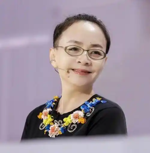 无论宋丹丹年纪多大,她自然能够保持年轻乐观的心态,祝愿她能够身体