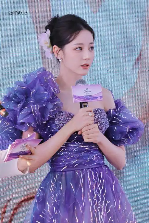 七行##半亩花田身体乳&手霜全球代言人迪丽热巴#  热巴正好有行程冲突