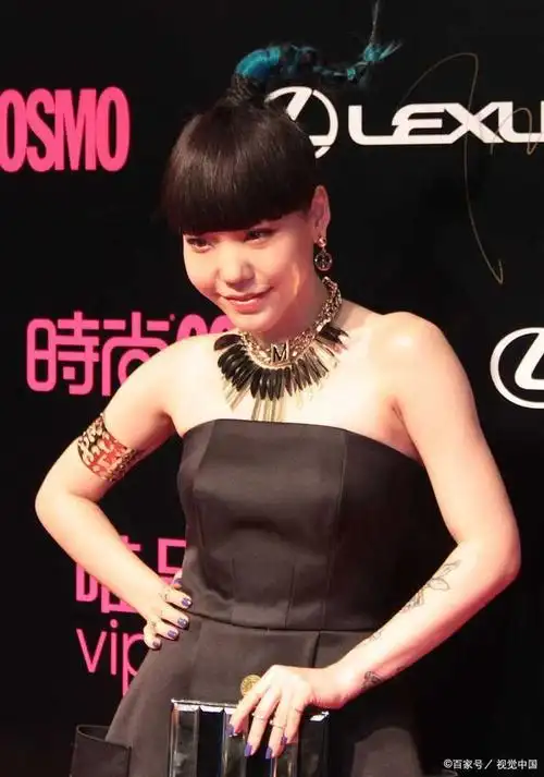 吴莫愁——一个充满个性的"烟嗓女生"