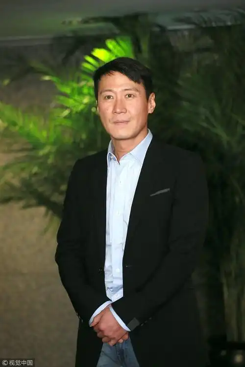 众星出席慈善晚宴 刘嘉玲黑色透视长裙现身秀美腿-搜狐大视野-搜狐新