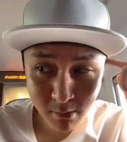 晒近况发福明显,油光疙瘩满面认不出,41岁就老态初显_朱桢_陈赫_发展