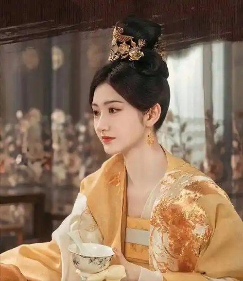 景甜许凯新剧《乐游原》定档1106,网友:富贵花配华服,颜值绝了_剧中