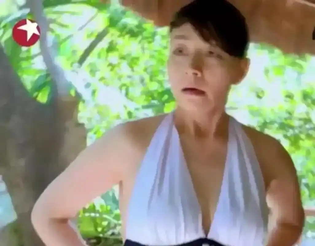 虽然宋丹丹年纪大了,但说实话她的身材好到让人特别羡慕!