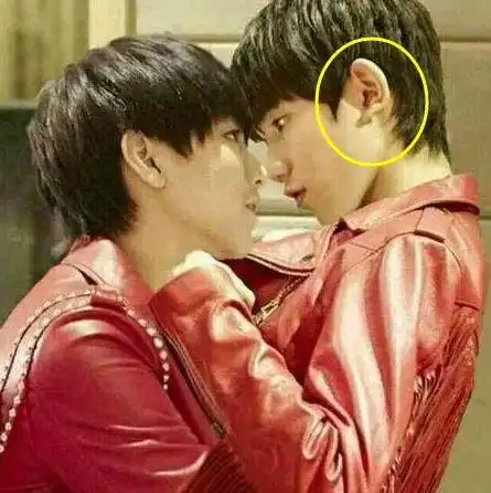 最让人联想的穿帮镜头,王俊凯抱着王源在干啥,颠覆了tfboys形象!