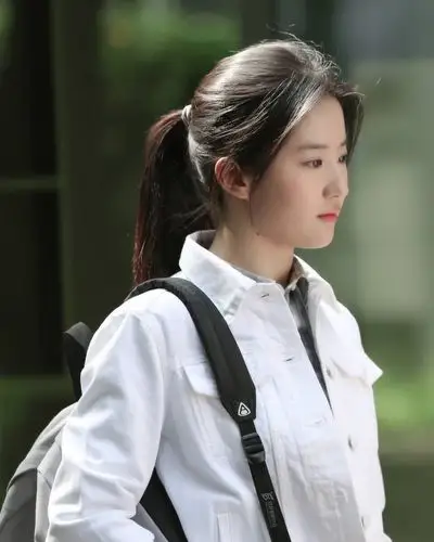 看清刘亦菲年轻时照片我才知道什么是神仙姐姐